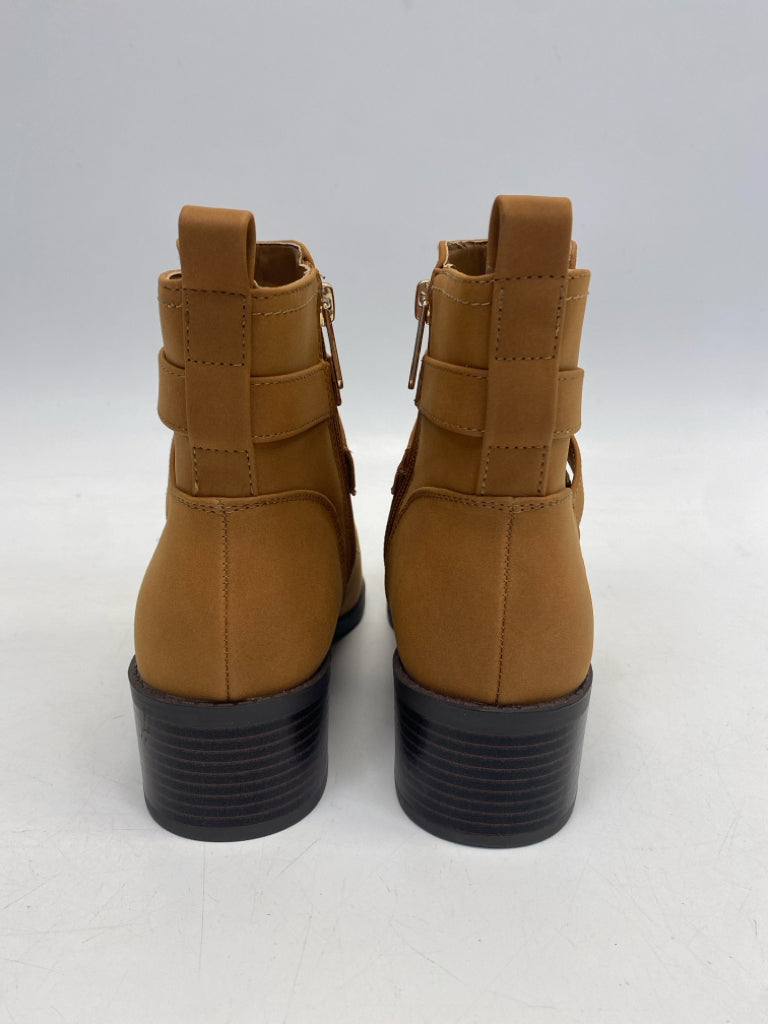 Tommy Hilfiger  Size 8 Camel Side Zipper Boots