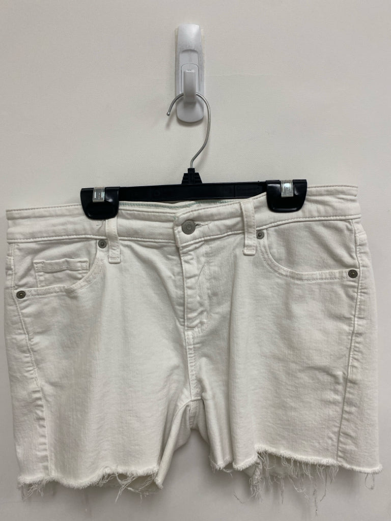 Vineyard Vines Size 6 White Fringe Ladies Shorts