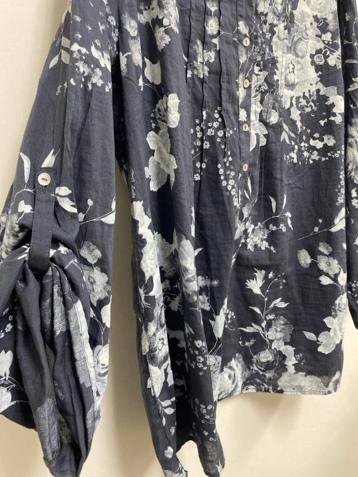 Soft Surroundings  SIZE  1X Dark Gray Gray/White Flowers Plus Size Top