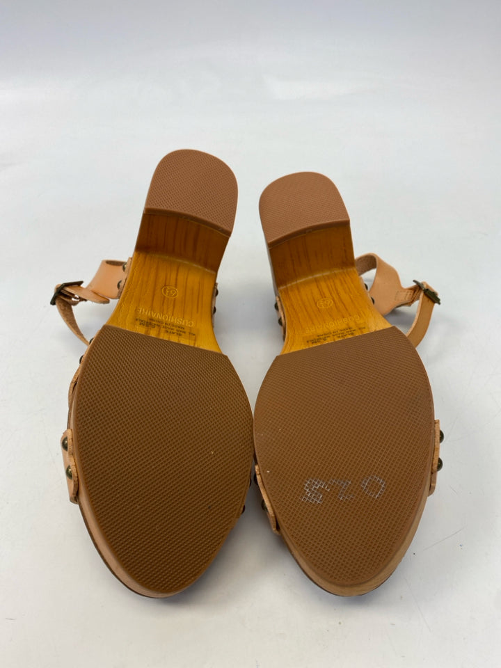 NWOT Cushionaire  Size 6.5 Brown Crisscross Sandals