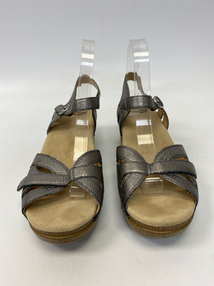 Dansko  Size 40 Silver Sandals