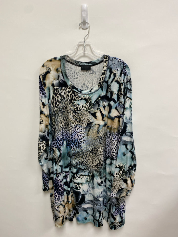 SIZE  28 Aqua/Black Cream/Multi Abstract Plus Size Top