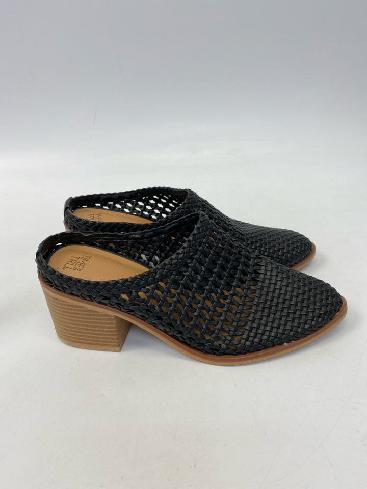 Time and Tru  Size 7 Black Woven Heels