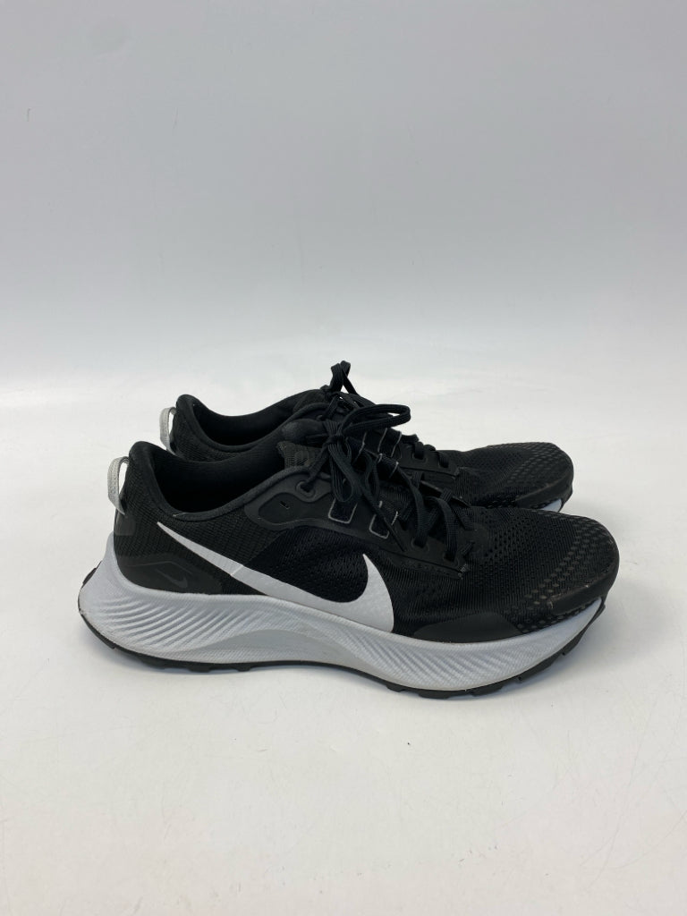 Nike Size 10.5 Black Lace-Up Men&