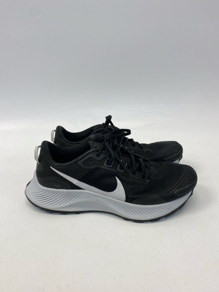 Nike Size 10.5 Black Lace-Up Men&