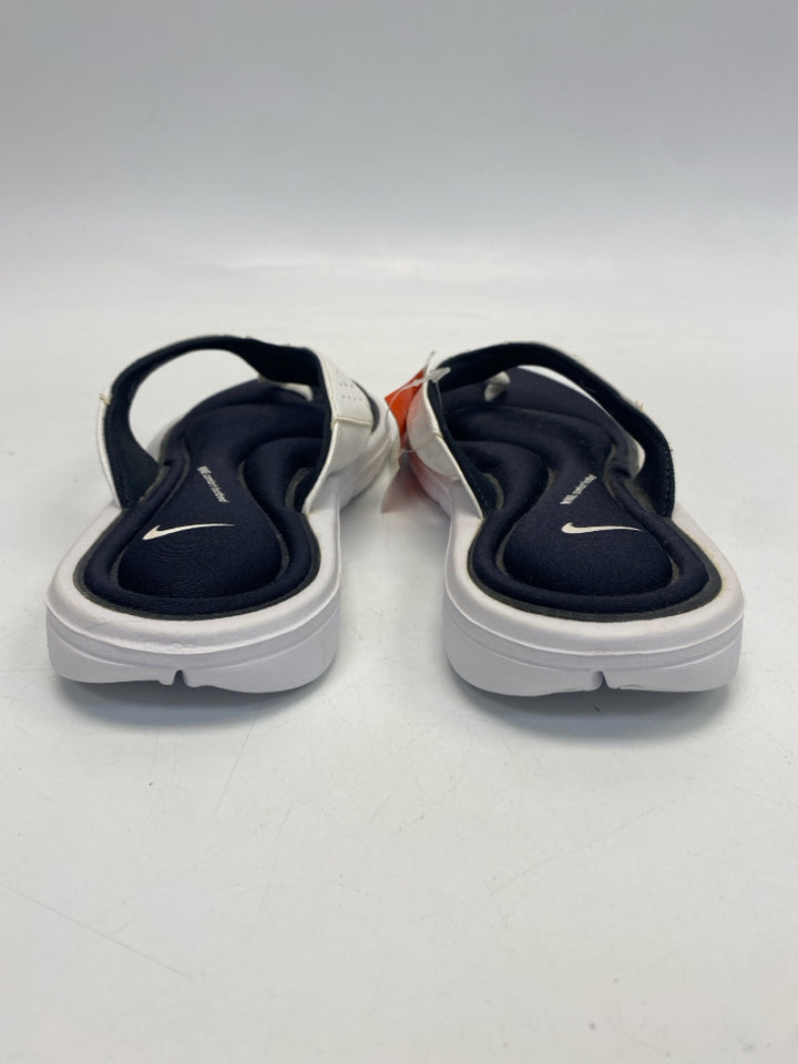 NWT Nike  Size 8 White Sandals
