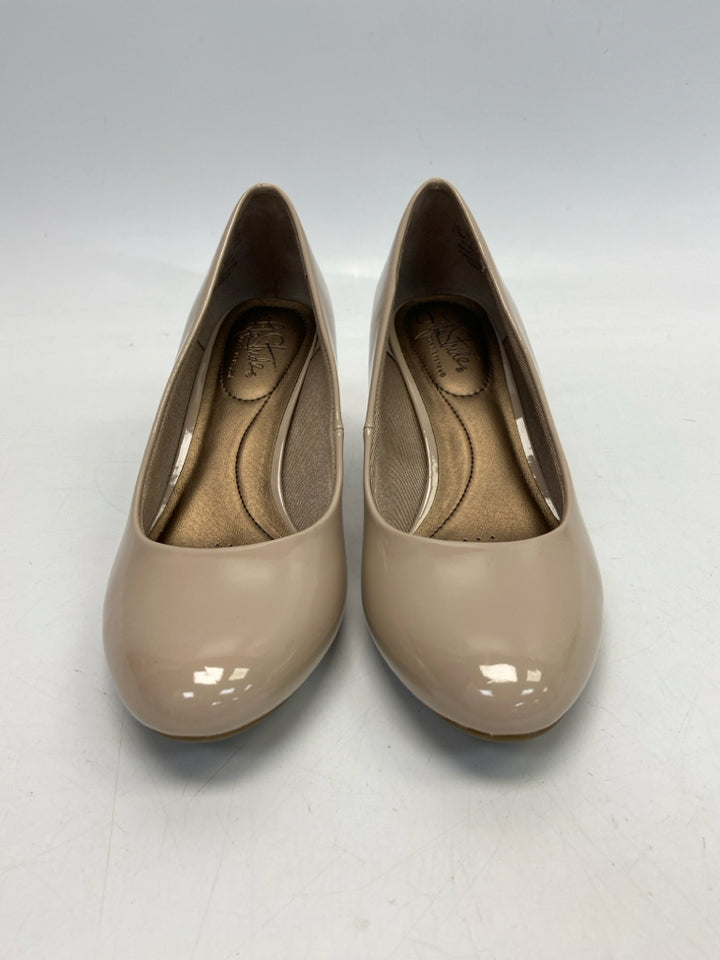 Life Stride  Size 7.5 Nude Patent Heels