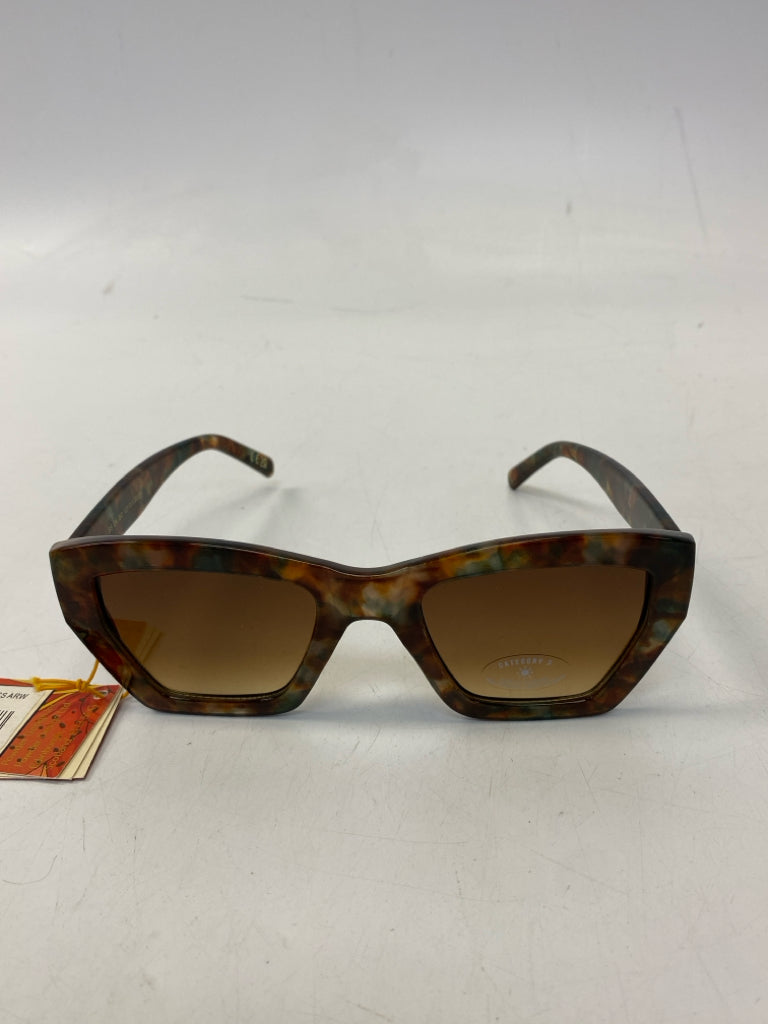 NWT Brown Green Mottled Sunglasses