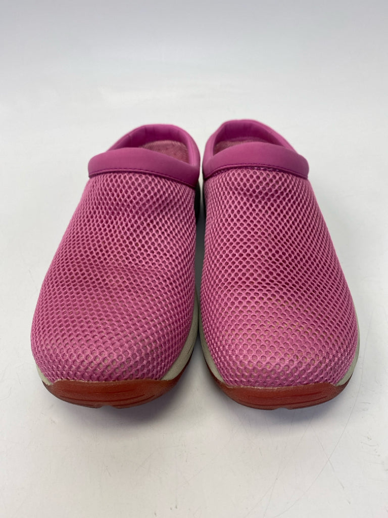 Merrell  Size 9.5 Pink Perforated Knit Clogs