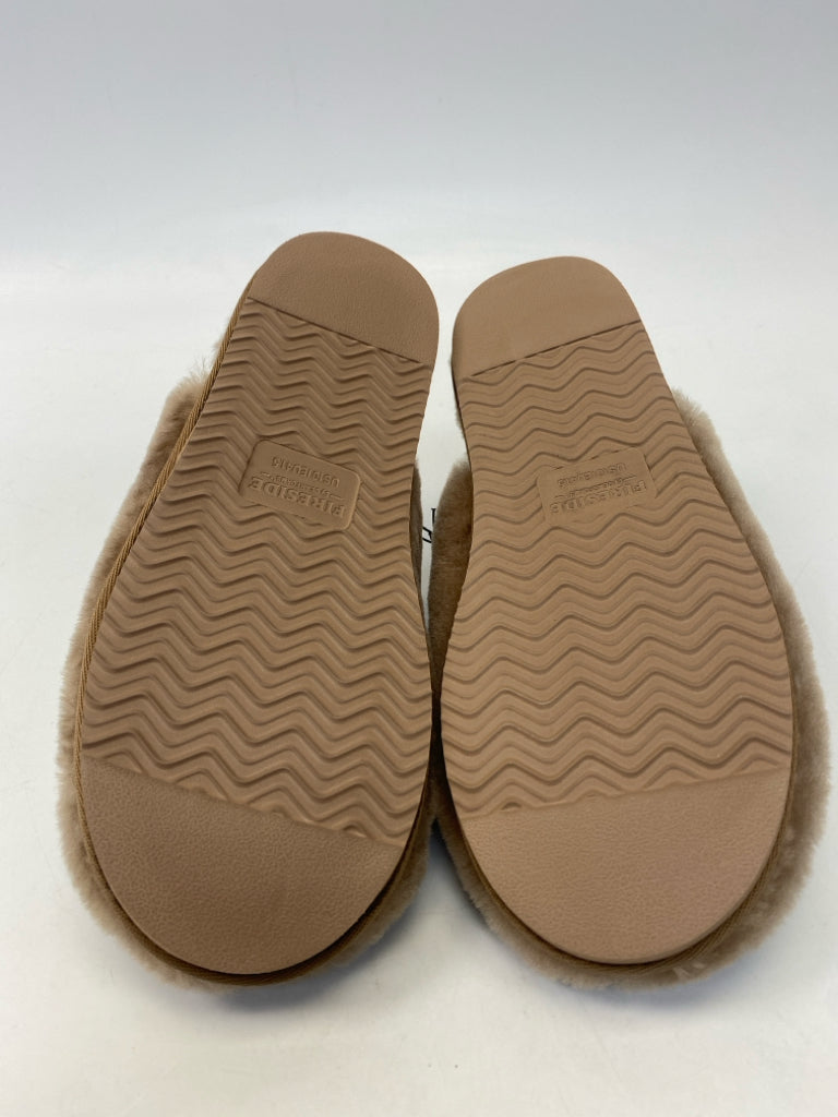 NWT Dearfoams  Size 10 Brown Fuzzy Slippers