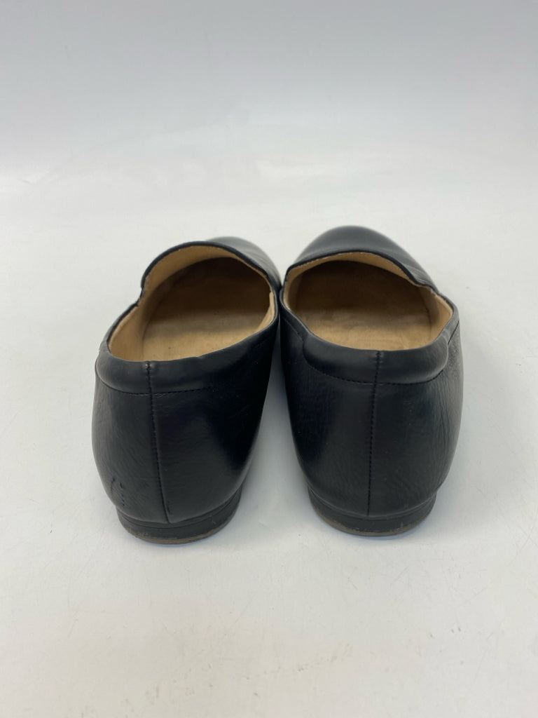 Naturalizer  Size 10W Black Flats