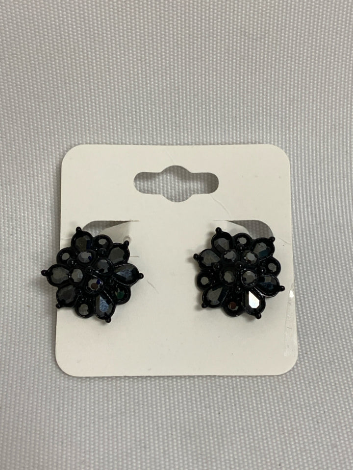 ST. JOHN Black Flowers Earrings