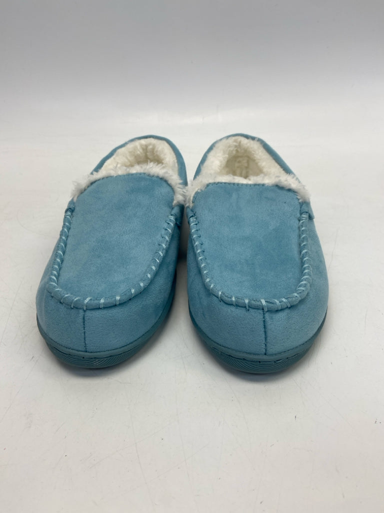US Shoe Size M Blue Cream Lined Slippers