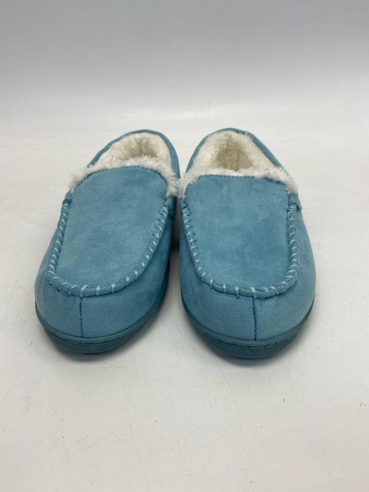 US Shoe Size M Blue Cream Lined Slippers