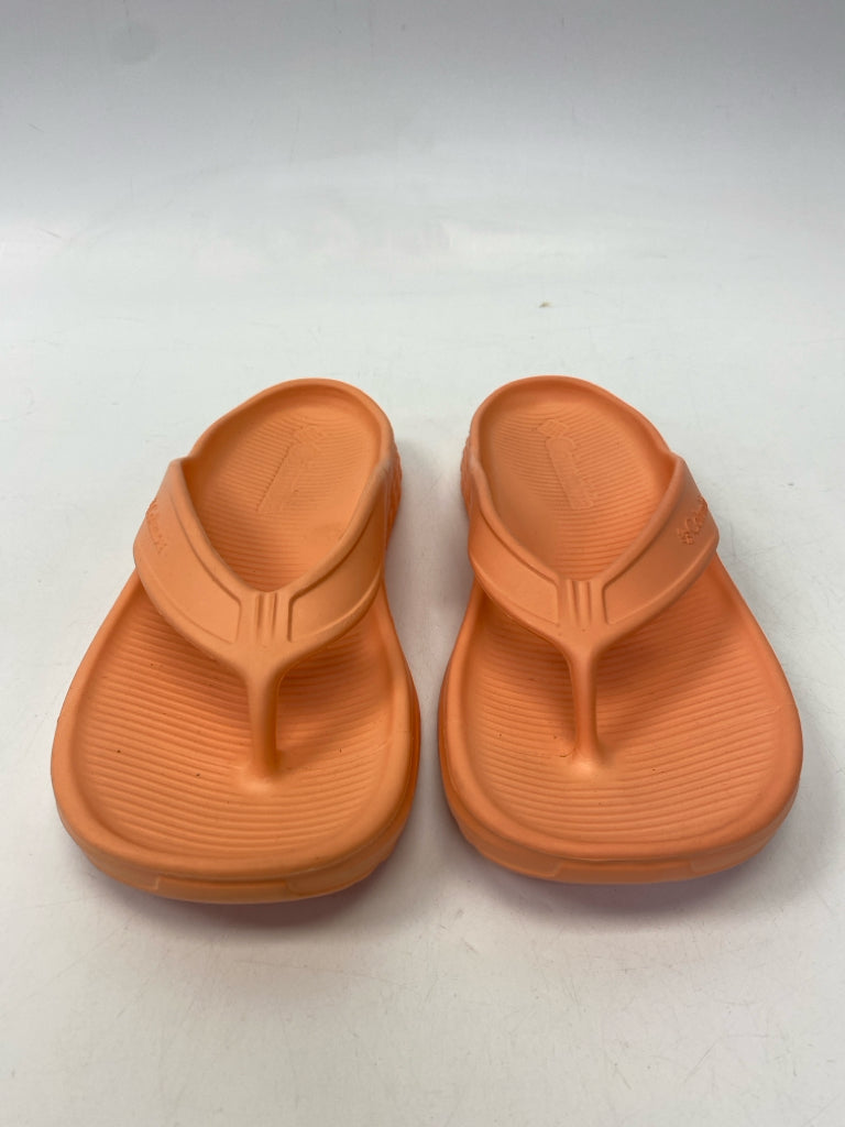 Columbia  Size 7 Peach Rubber Sandals