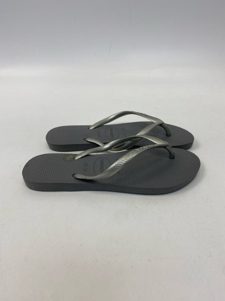 Size 6 Gray/Silver Sandals