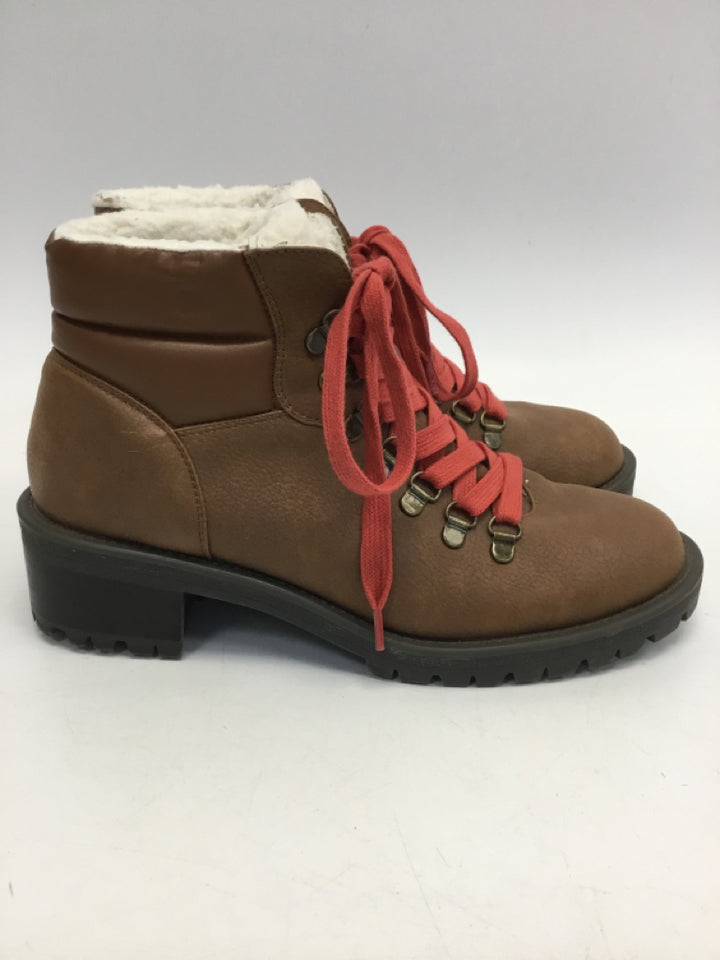 True Craft US Shoe Size 9.5 Brown Red Lace-up Boots