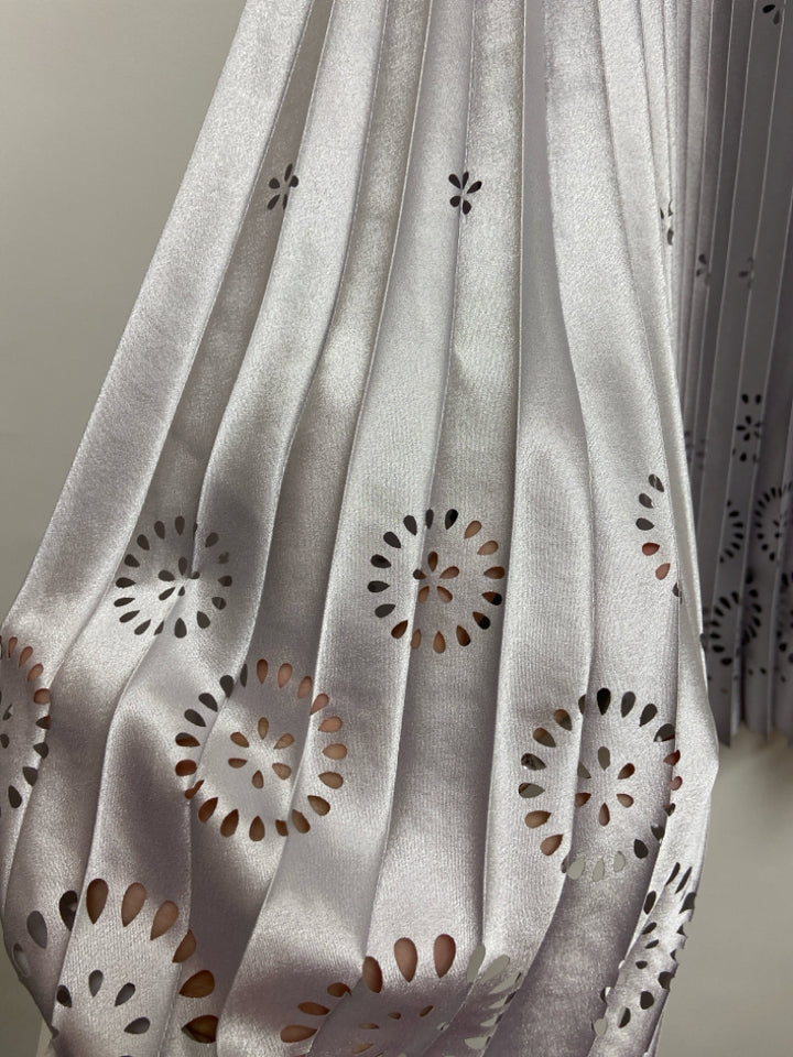 NWT Elie Tahari Size XL Silver Black Flowers Pleats Eyelet Ladies Skirt