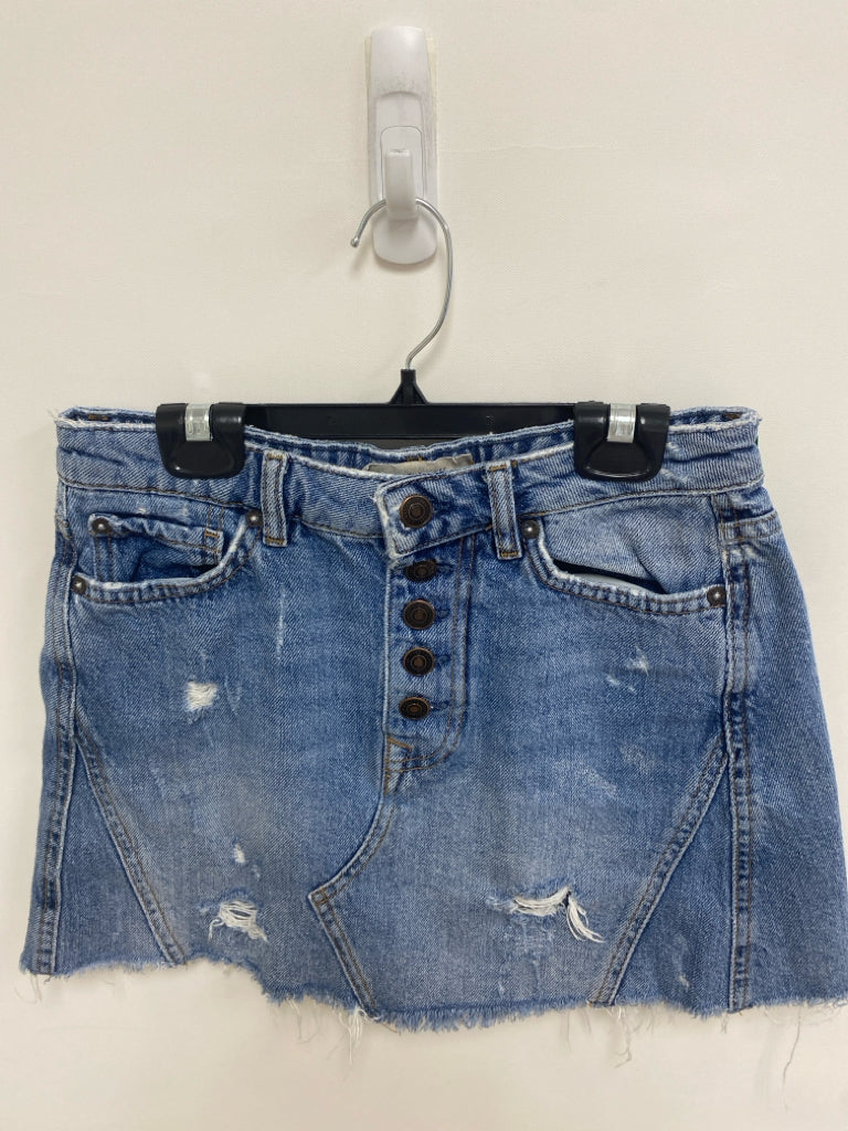 We The Free Size 26 Light Denim Distressed Ladies Skirt