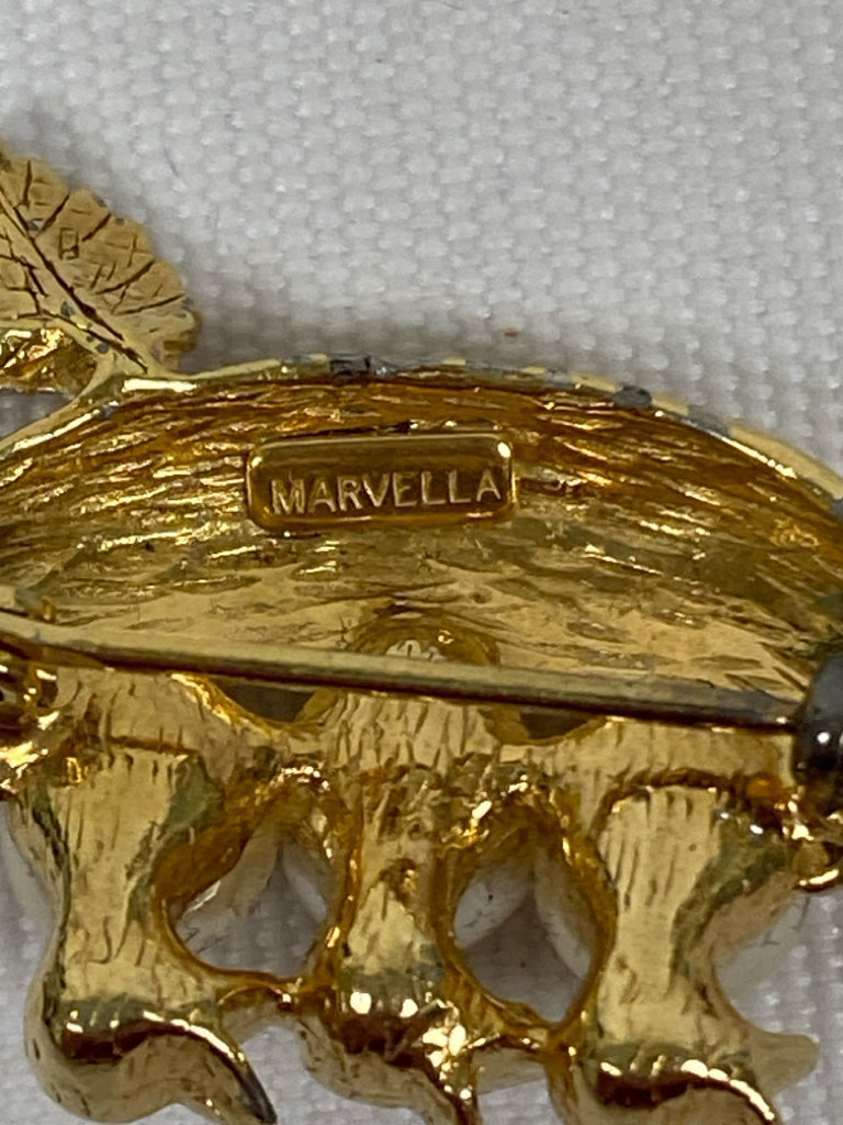 Vintqage Marvella 1.5" Gold Color Pearl  Birdnest Pin