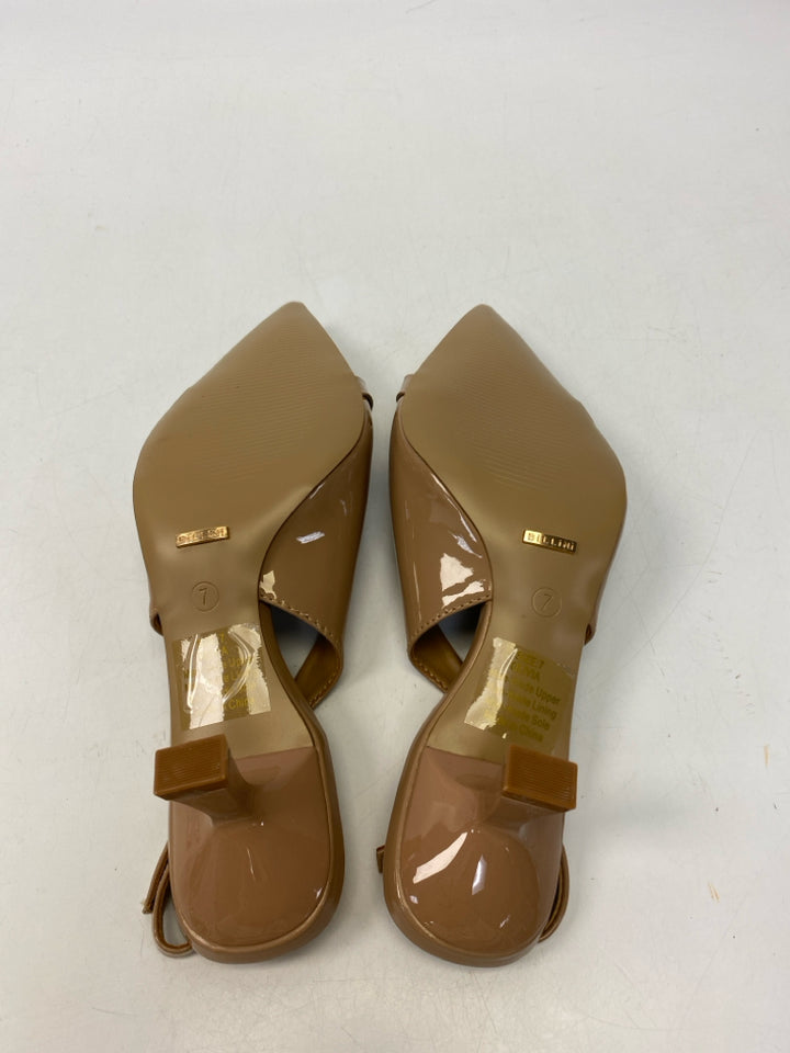 NWOT Billini US Shoe Size 7 Tan Gold Accent(s) Patent Heels