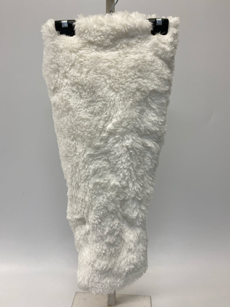 NWOT White Faux Fur Christmas