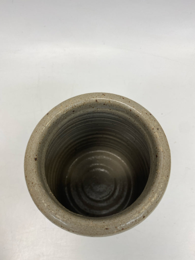 Williamsburg Gray Blue Leaves Pottery Pottery
