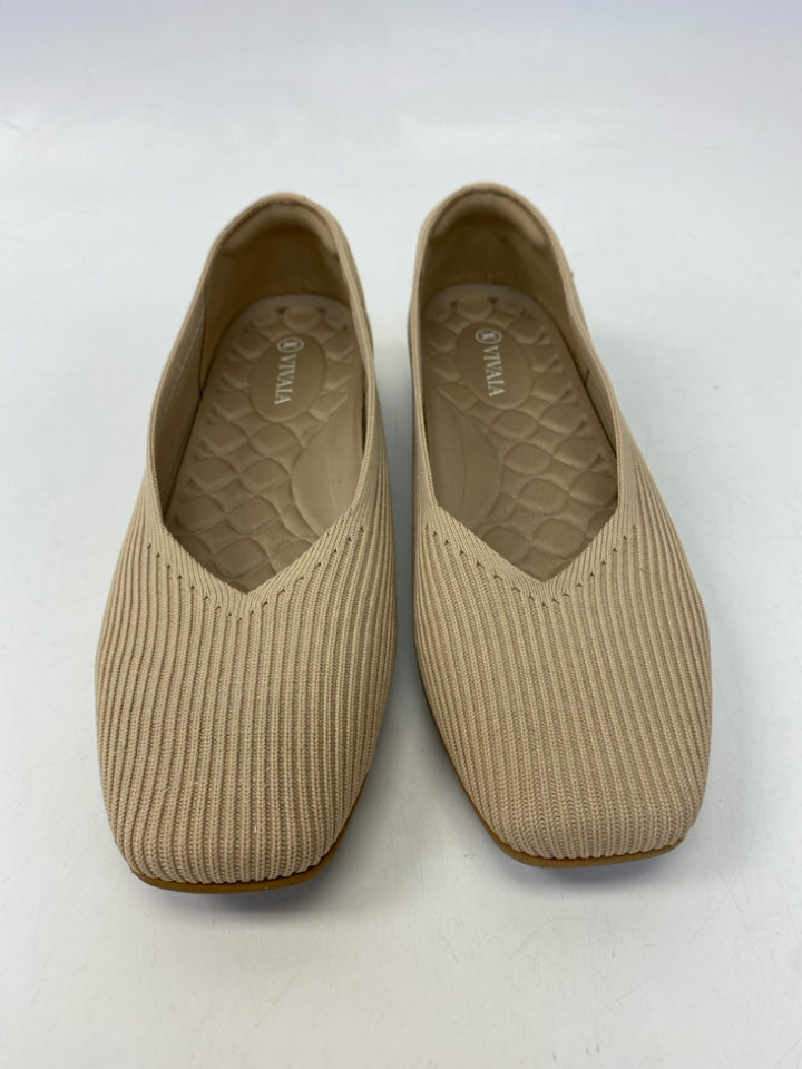 Vivaia  Size 40 Cream Flats
