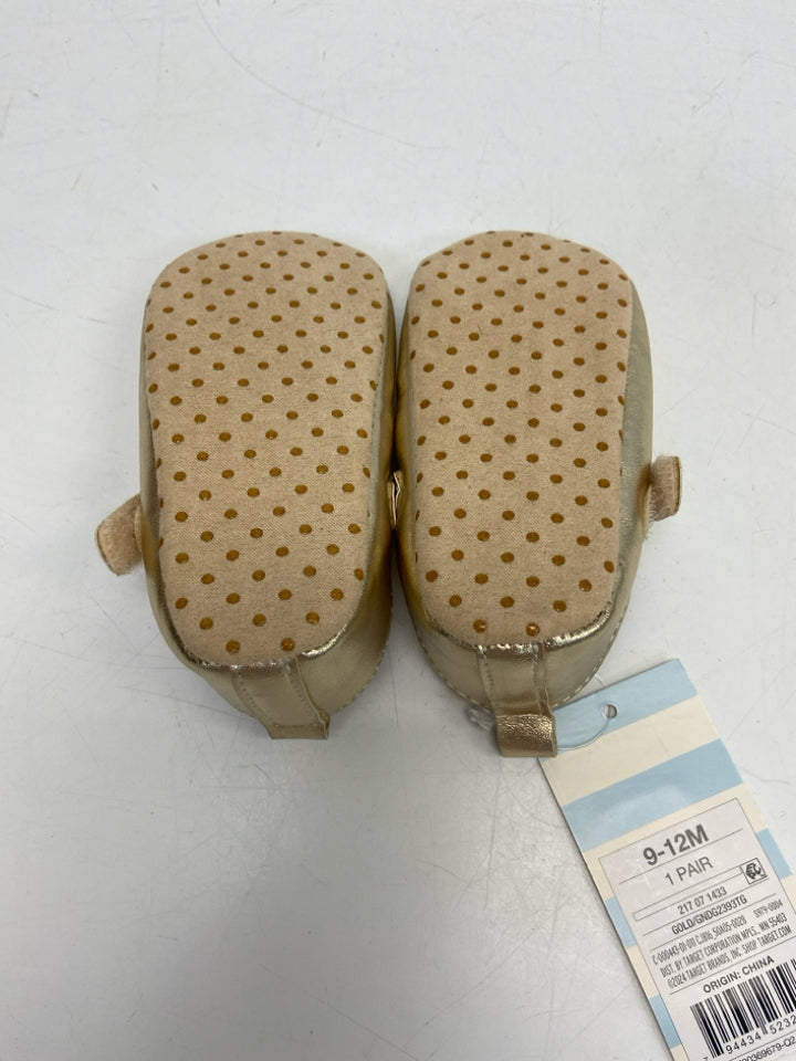 NWT Cat &amp; Jack SIZE 9-12M Gold Perforated Girl&