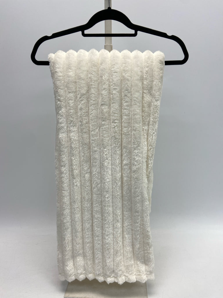 Cream Ribbed Blanket