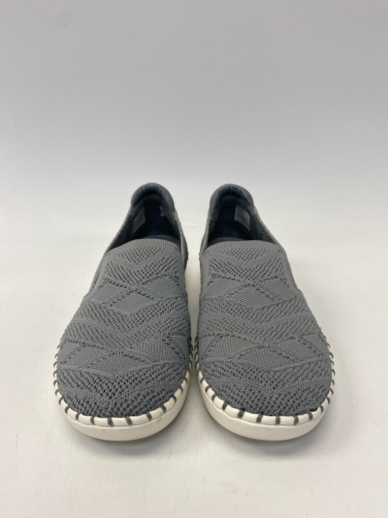 Skechers  Size 9 Gray Fabric Sneakers