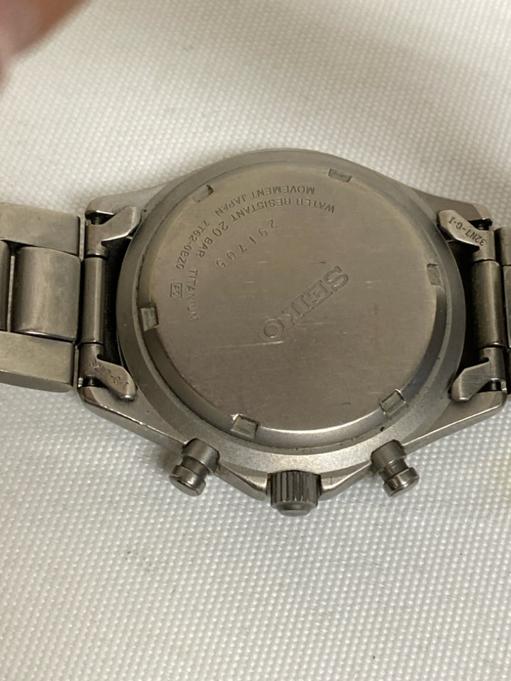 Seiko Silver Color White Men&