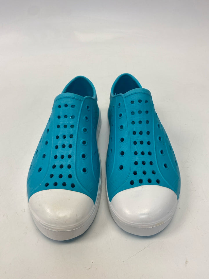 Crane SIZE 5/6 Turquoise White Perforated Girl&