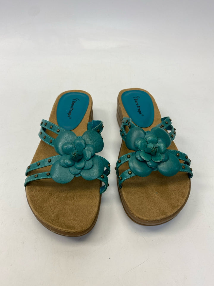 NWOT Bare Traps  Size 8.5 Turquoise Sandals