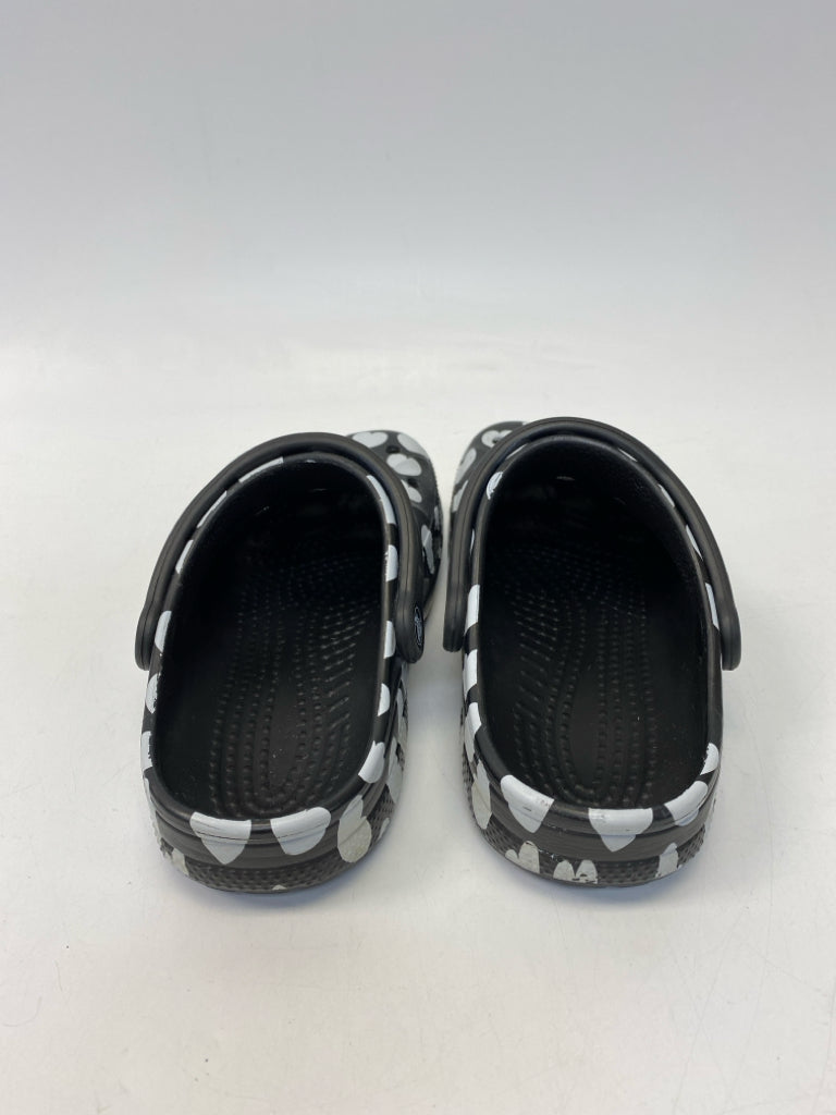 Crocs  Size 6 Black Gray Heart(s) Clogs