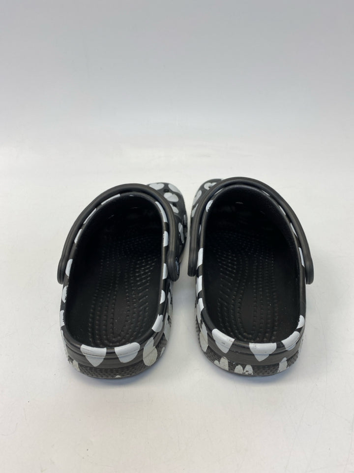 Crocs  Size 6 Black Gray Heart(s) Clogs