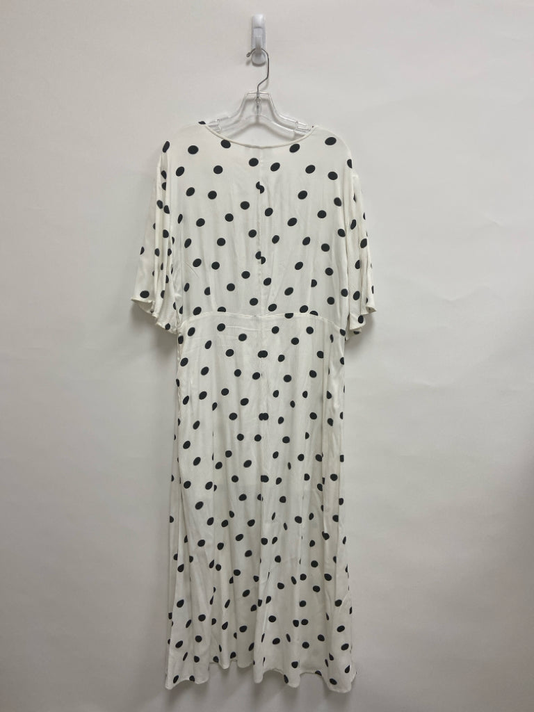 GESTUZ  SIZE  1X White Black Polka Dot Plus Size Dress