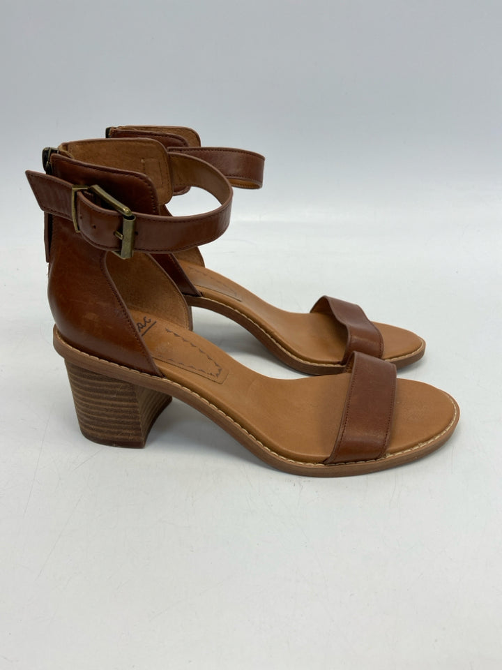 Size 8.5 Brown Leather Sandals