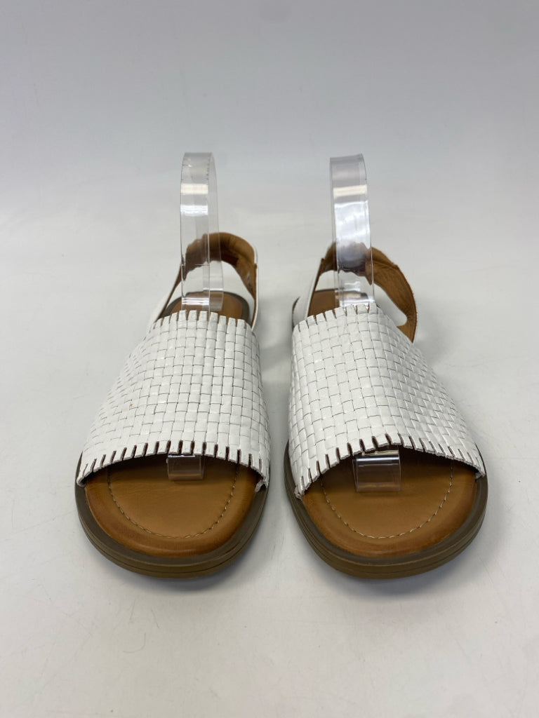 Spring Step  Size 41 White Woven Sandals