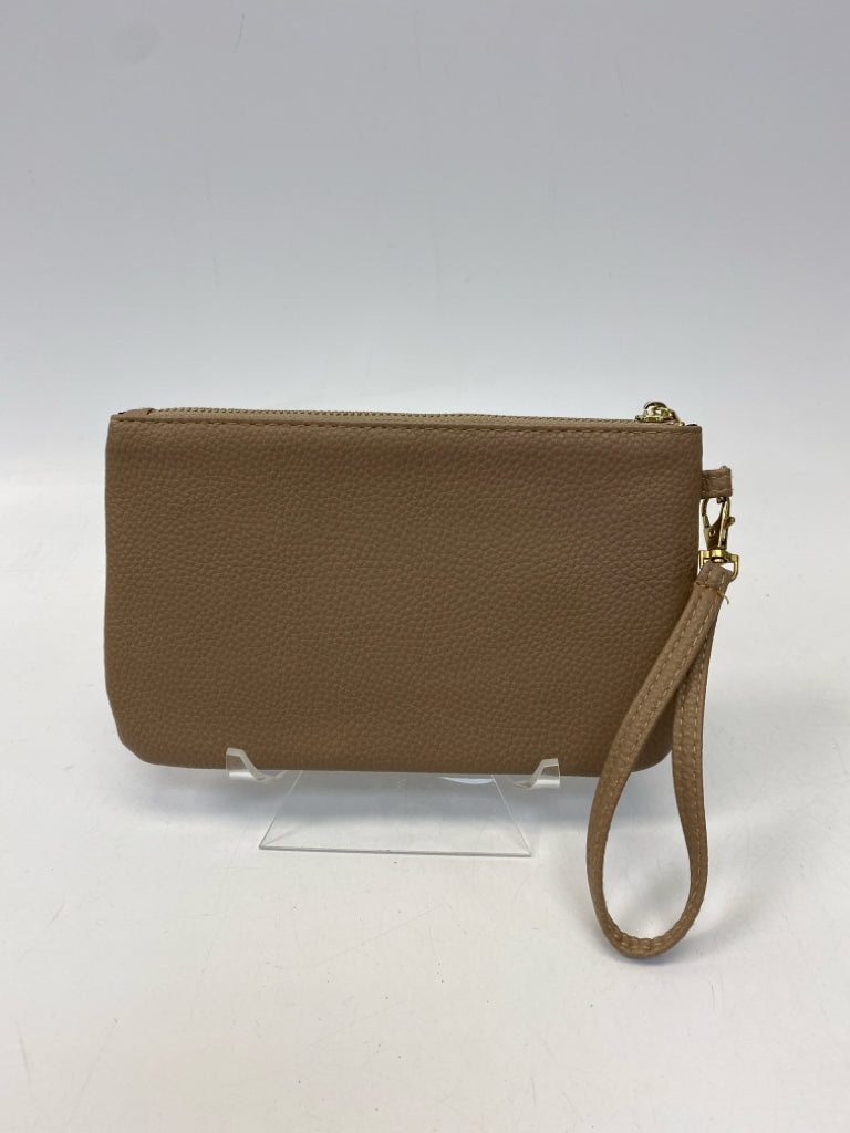 ADRIENNE VITTADINI Brown Wristlet