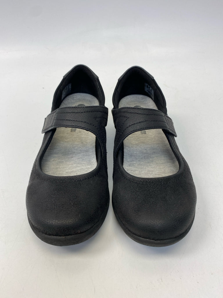 Clarks US Size 7 Black Flats
