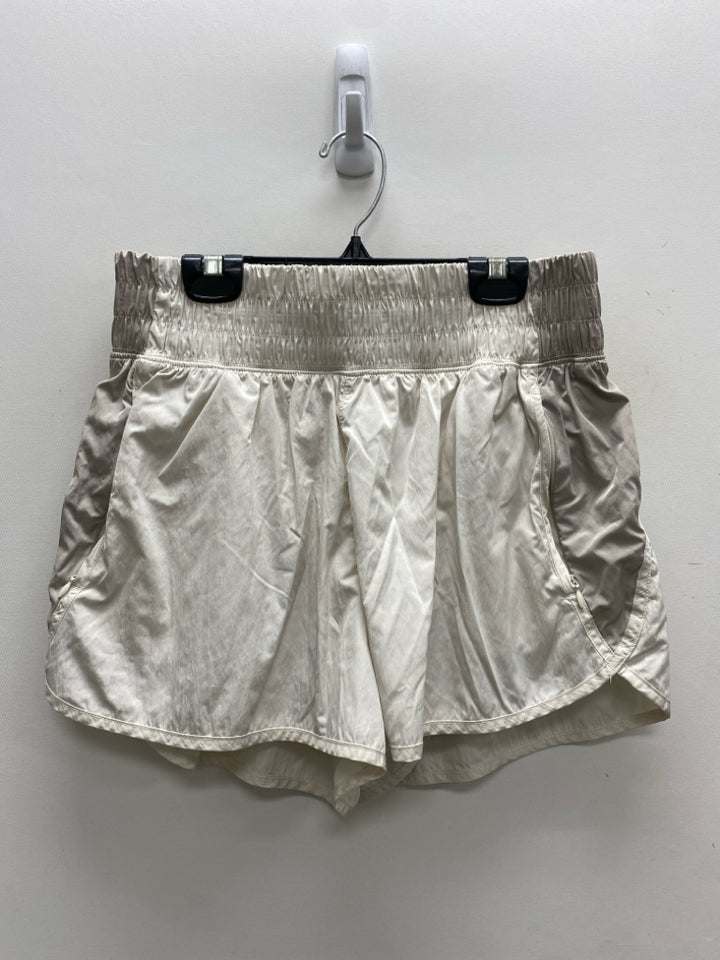 YOGA-LIC-IOUS Size M Cream Taupe Athletic Shorts