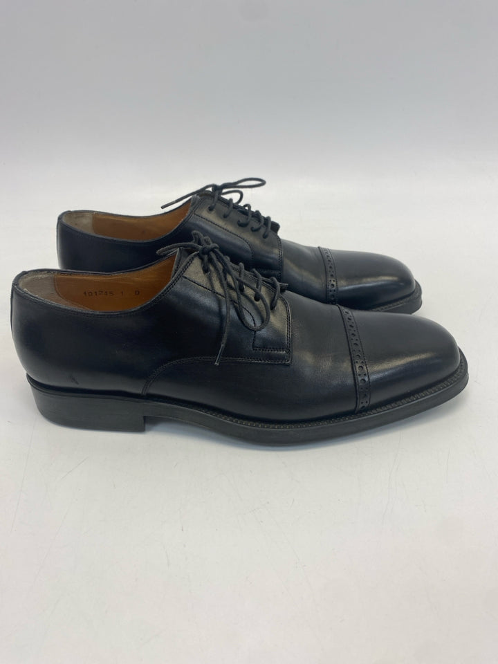 Size 9.5 Black Lace-Up Men&