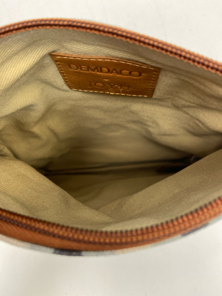 NWT Demdaco Turq/Cream Scallop Print Crossbody