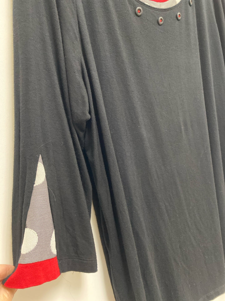 Ali Miles  SIZE  1X Black Red/Gray Buttons Plus Size Top