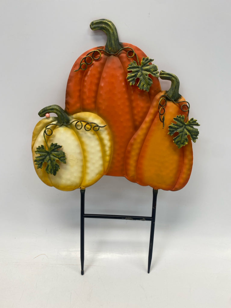 Orange Cream/Green Pumpkin Metal Fall