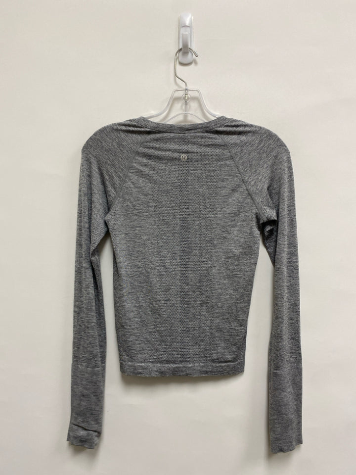 Lululemon Size 4 Gray Streaked Athletic Top
