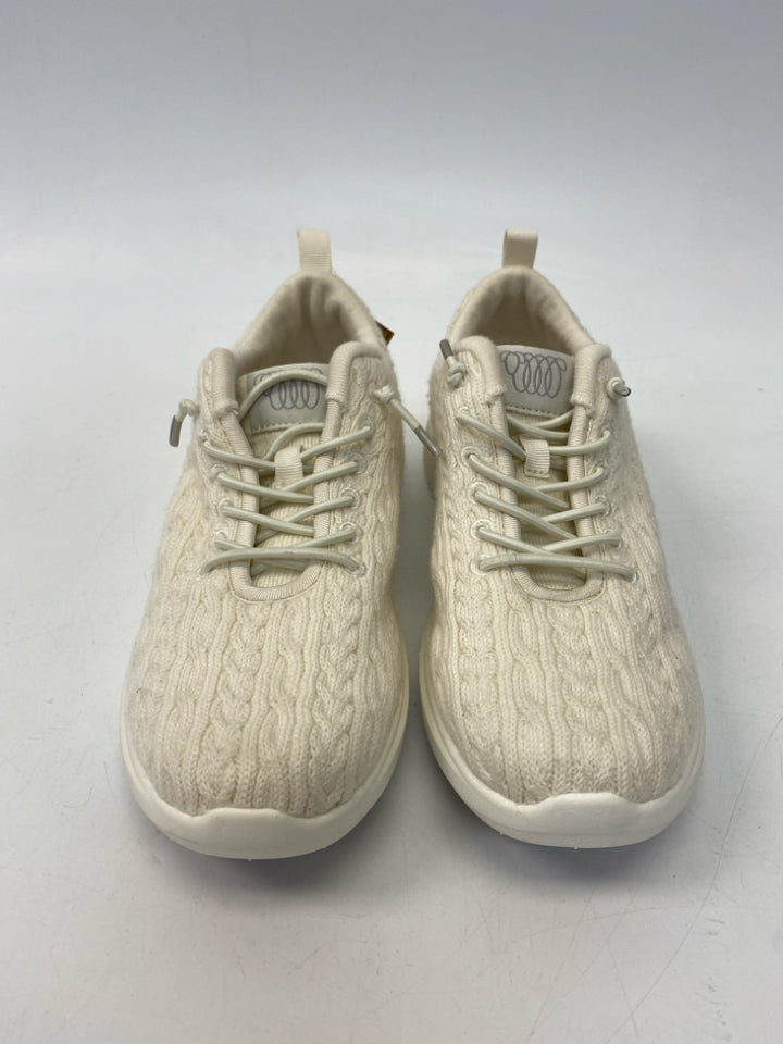 NWT  Woolloomooloo Size 39 Cream Lace Wool Sneakers