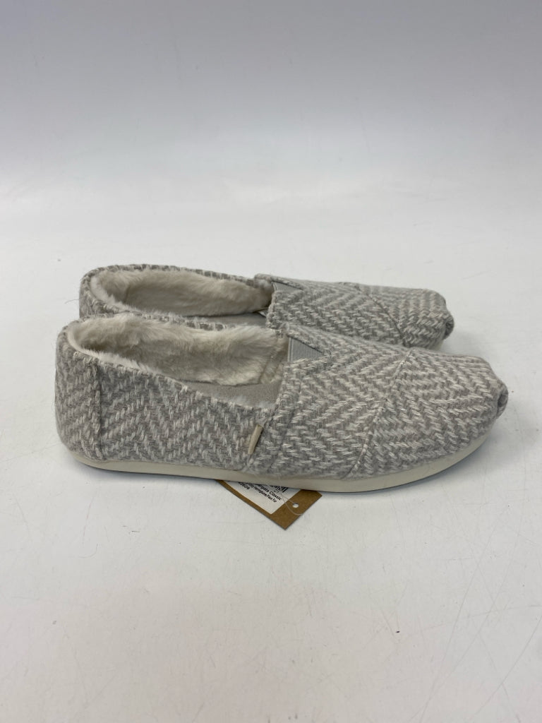 NWT Toms US Shoe Size 6.5 Gray White Herringbone Flats