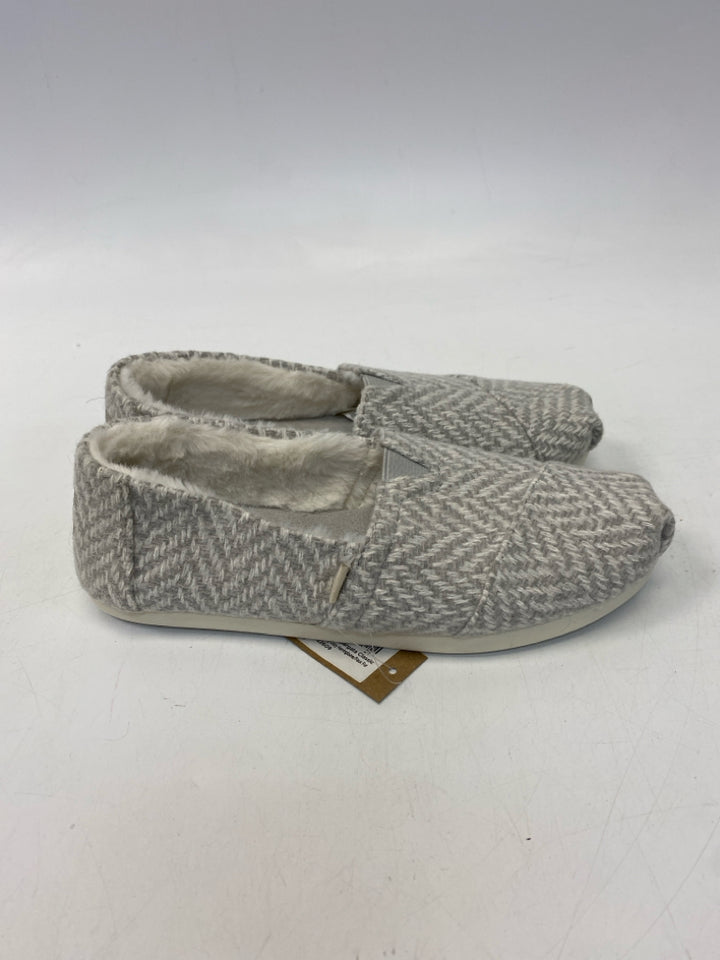 NWT Toms US Shoe Size 6.5 Gray White Herringbone Flats